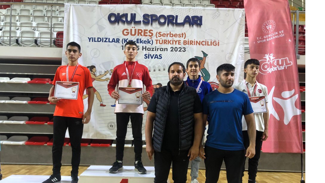 Okul Sporları Güreş Müsabakalarında Şehit Salih Kayan İmam Hatip Ortaokulu Öğrencimiz Türkiye Birincisi