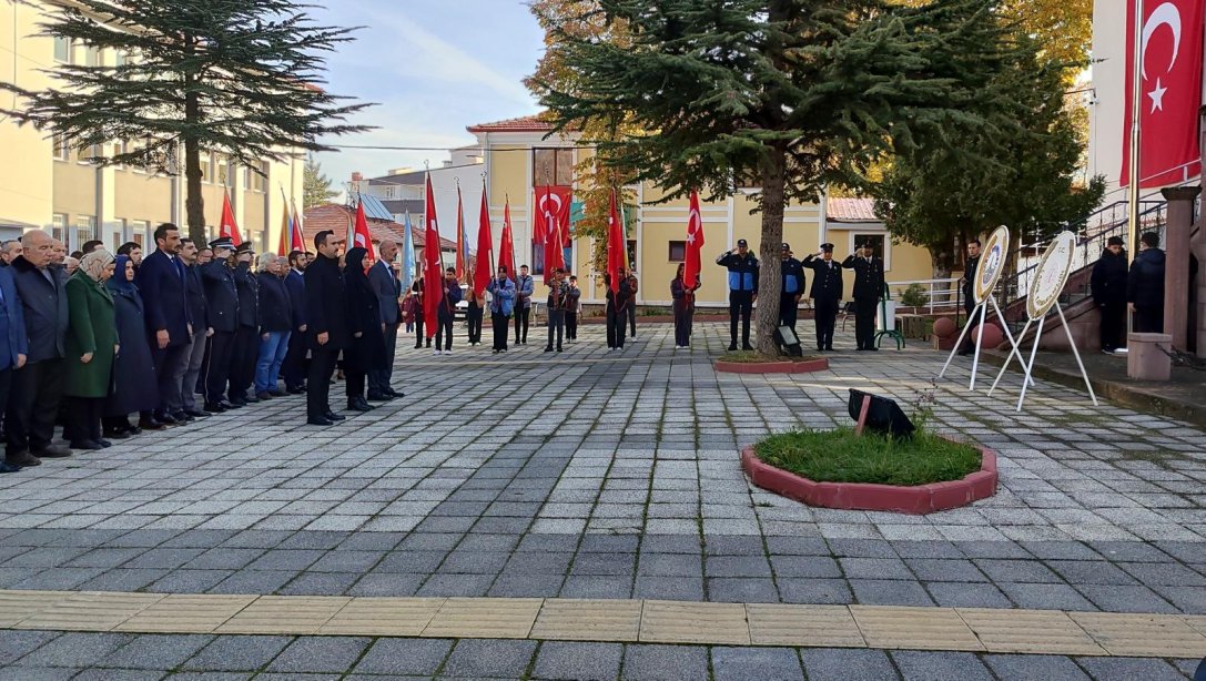 10 KASIM ATATÜRK'Ü ANMA PROGRAMI ÇELENK SUNMA TÖRENİ